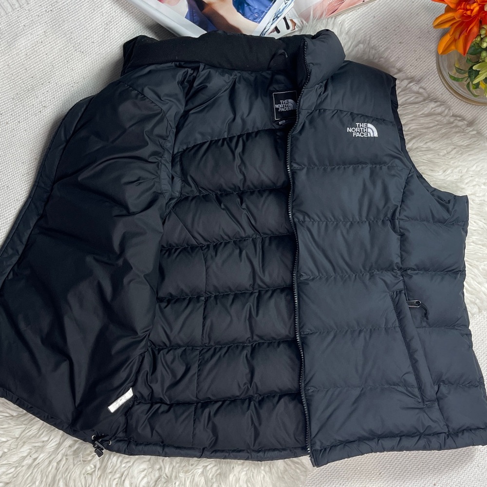 The North Face Black Women's 1996 Retro Nuptse Quilted 700 Down Vest - Picture 3 of 12